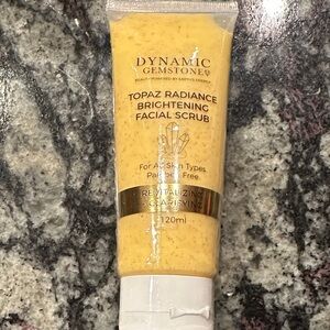 Dynamic Gemstone Topaz Radiance Facial Scrub - Yellow
